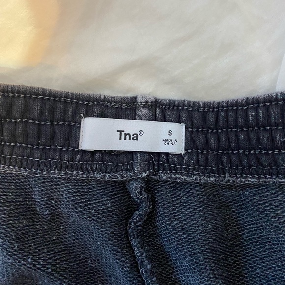 TNA sweatshorts - Picture 2 of 4